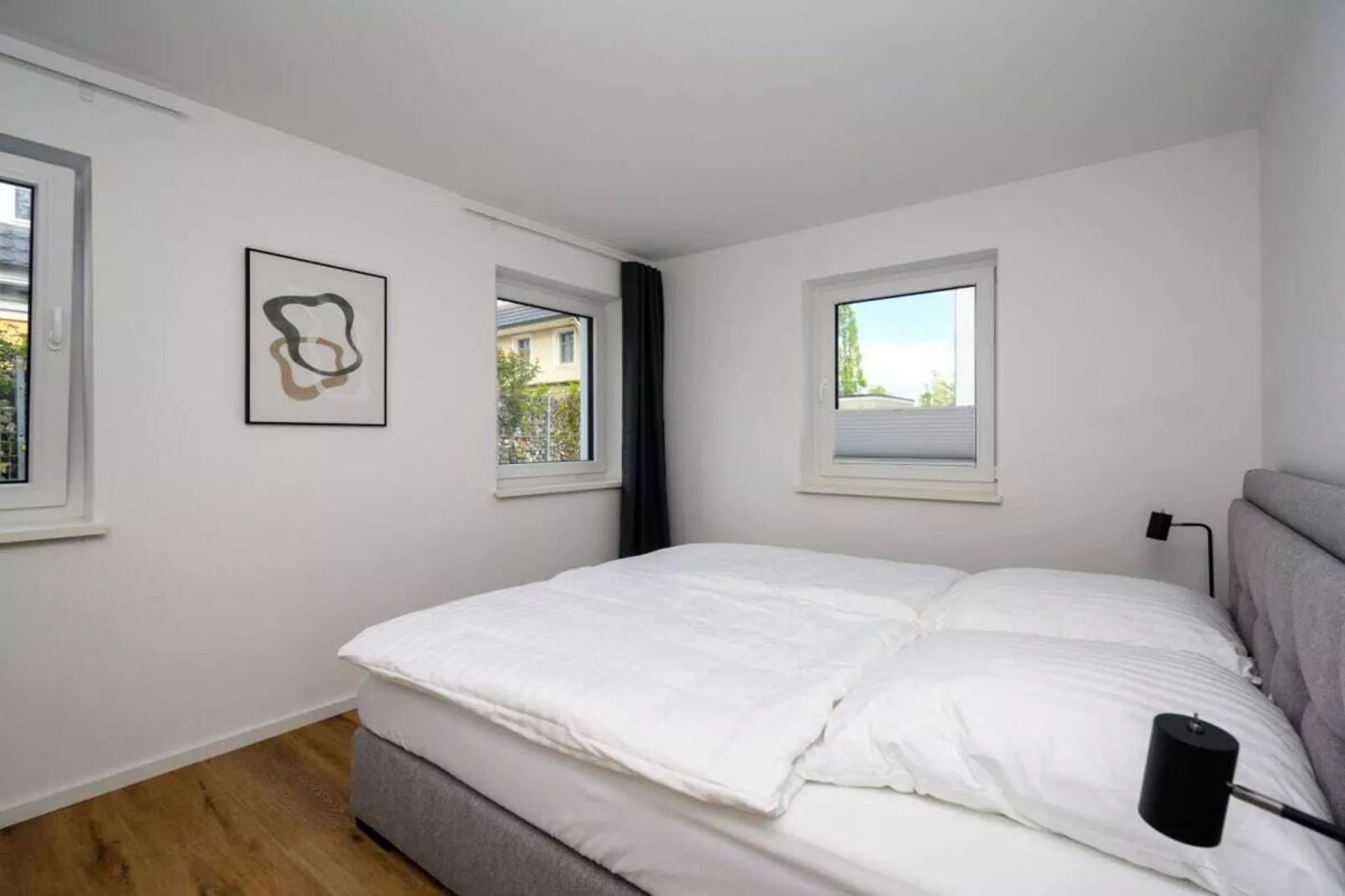 453212-Bedroom