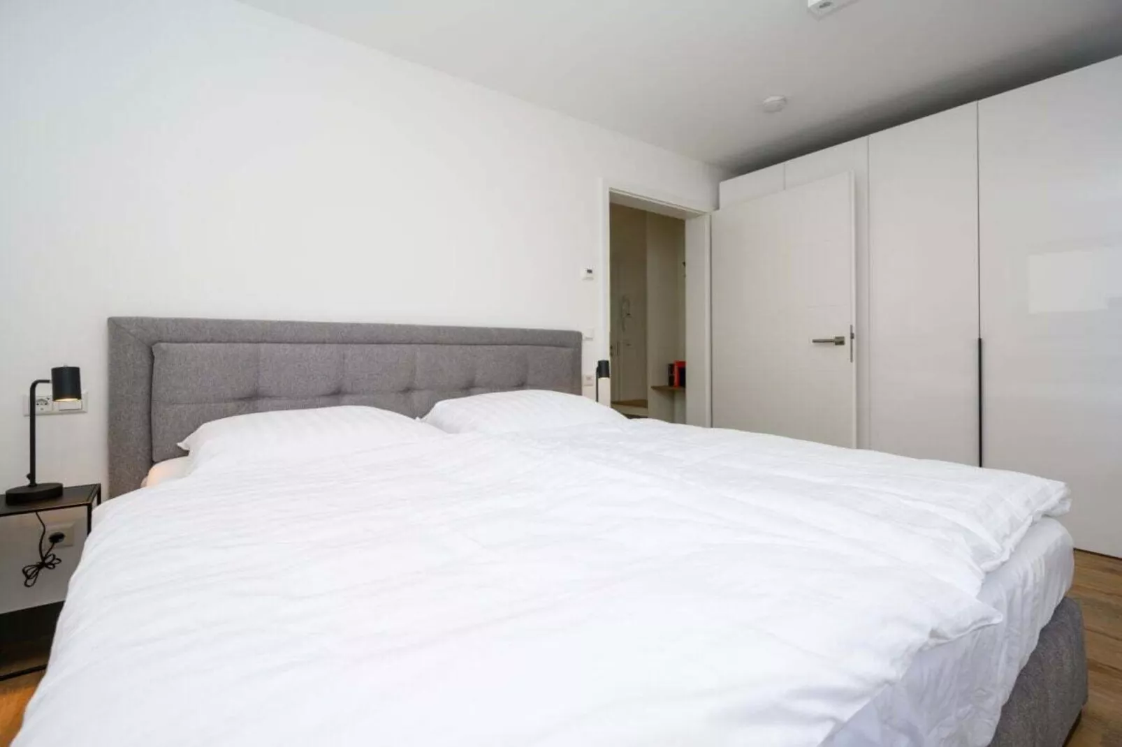 453224-Bedroom