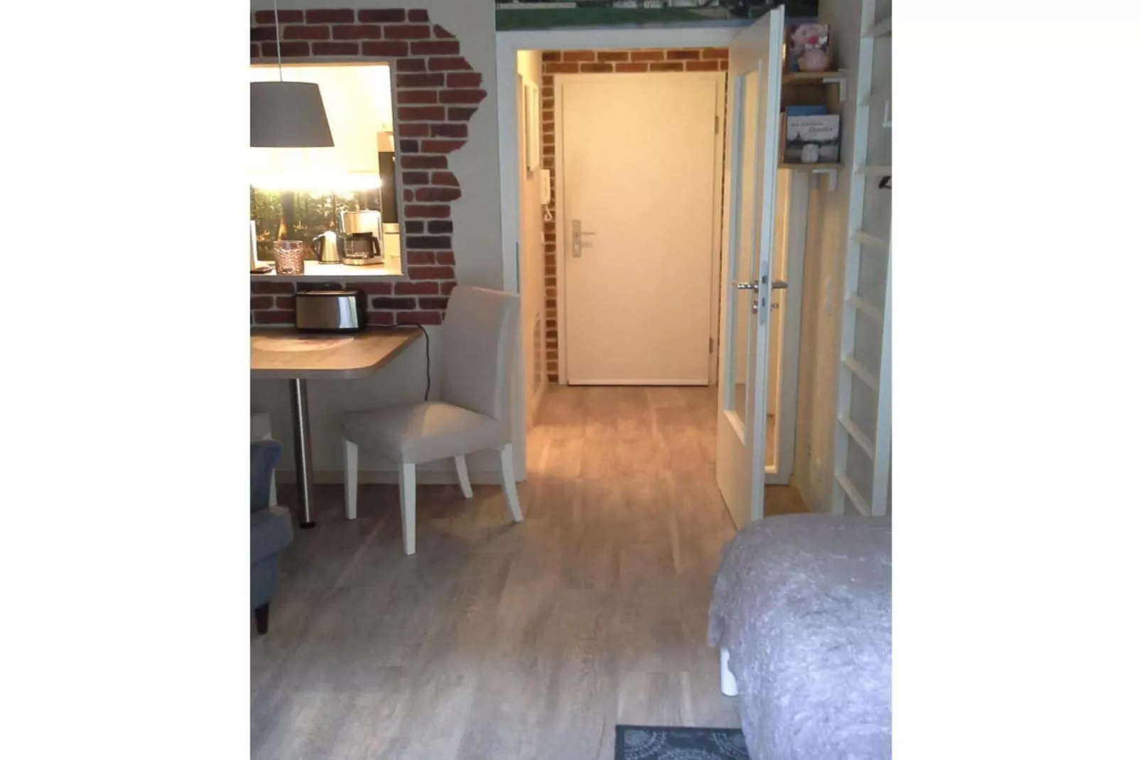 199813-Dining room