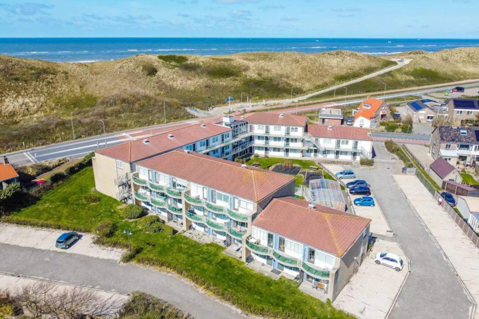 Beach Appartement 36-Exterior in summer