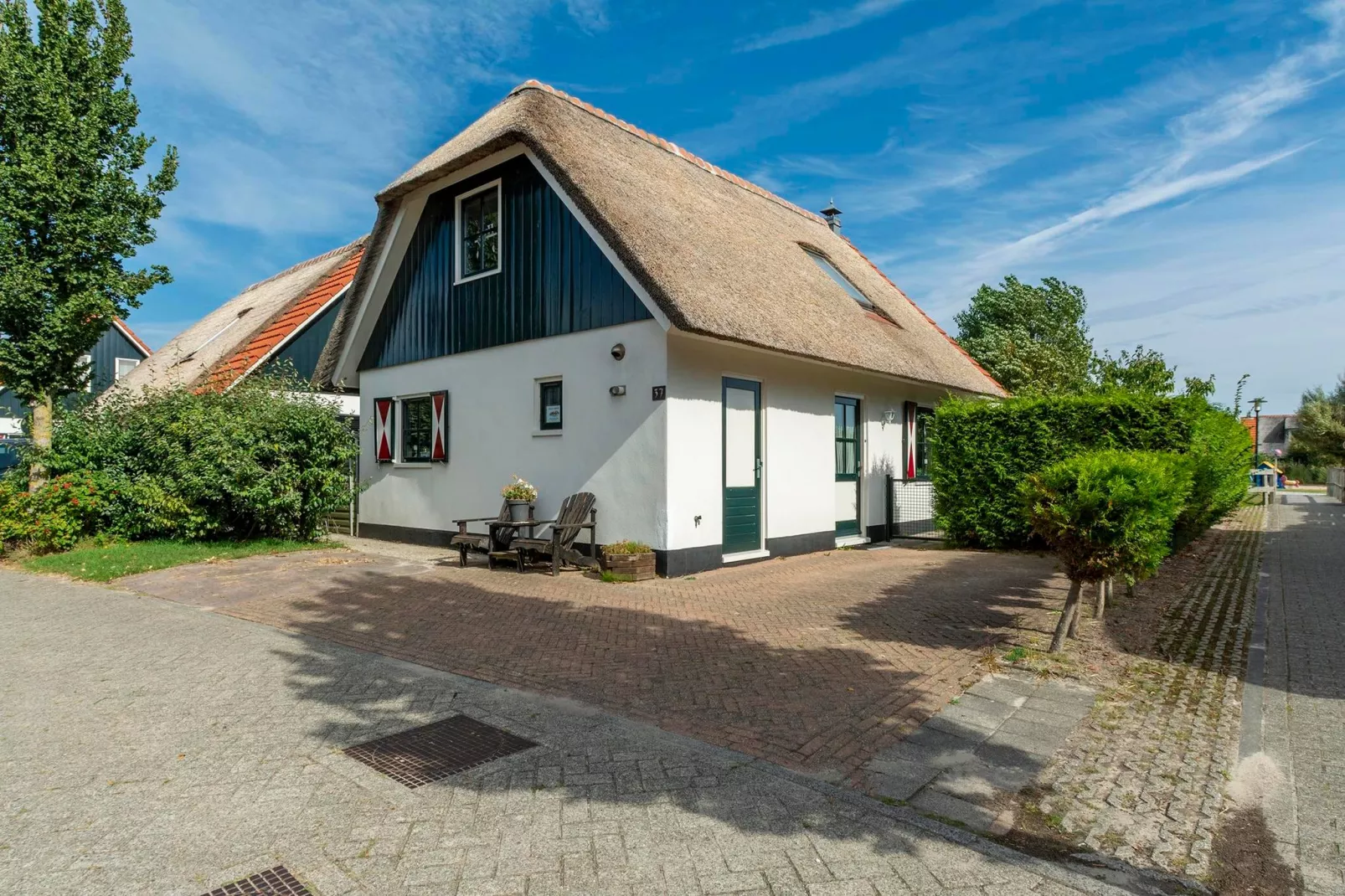 De Buitenplaats 37-Exterior in summer
