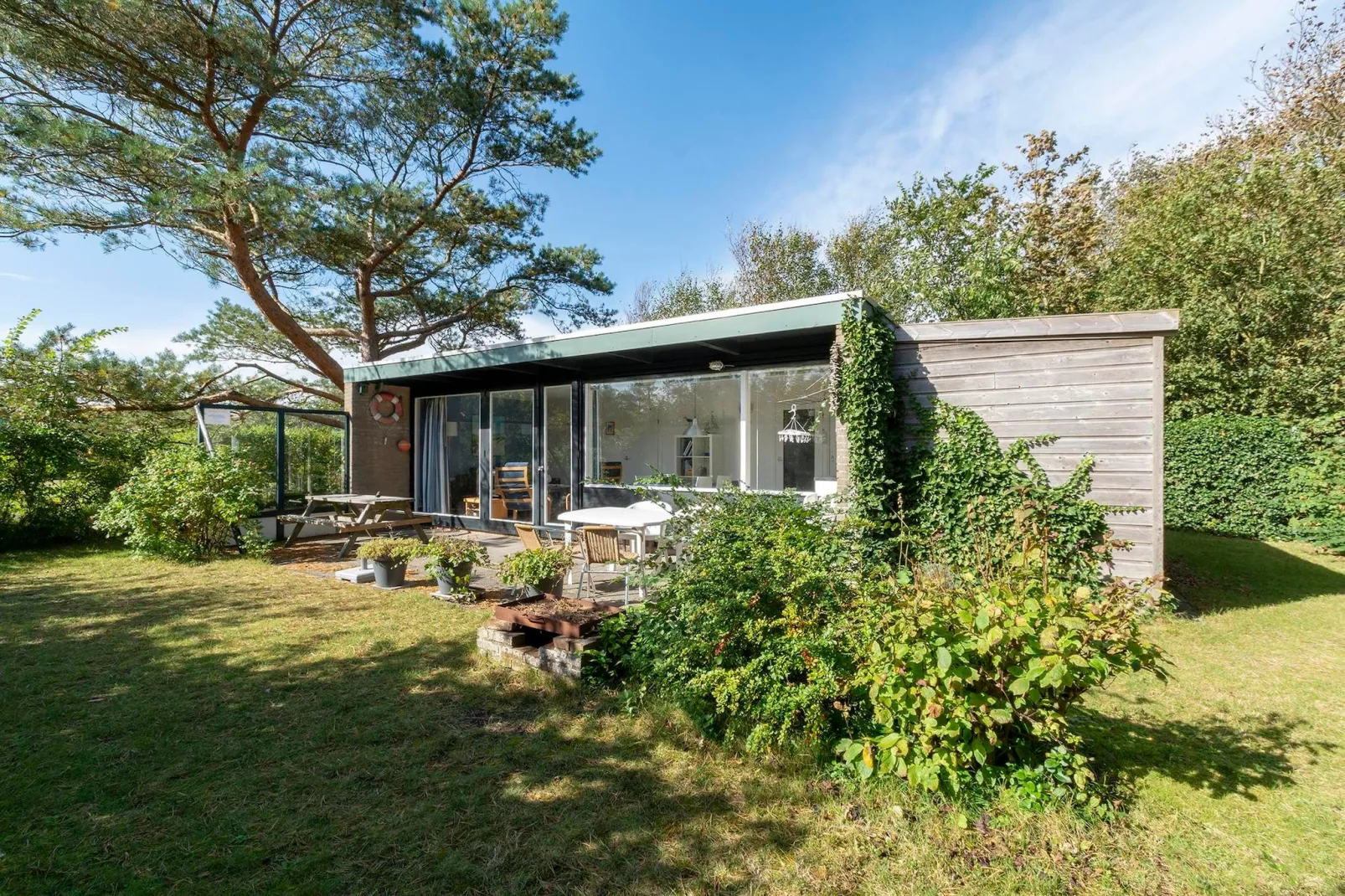 Garnekuul 81-Exterior in summer