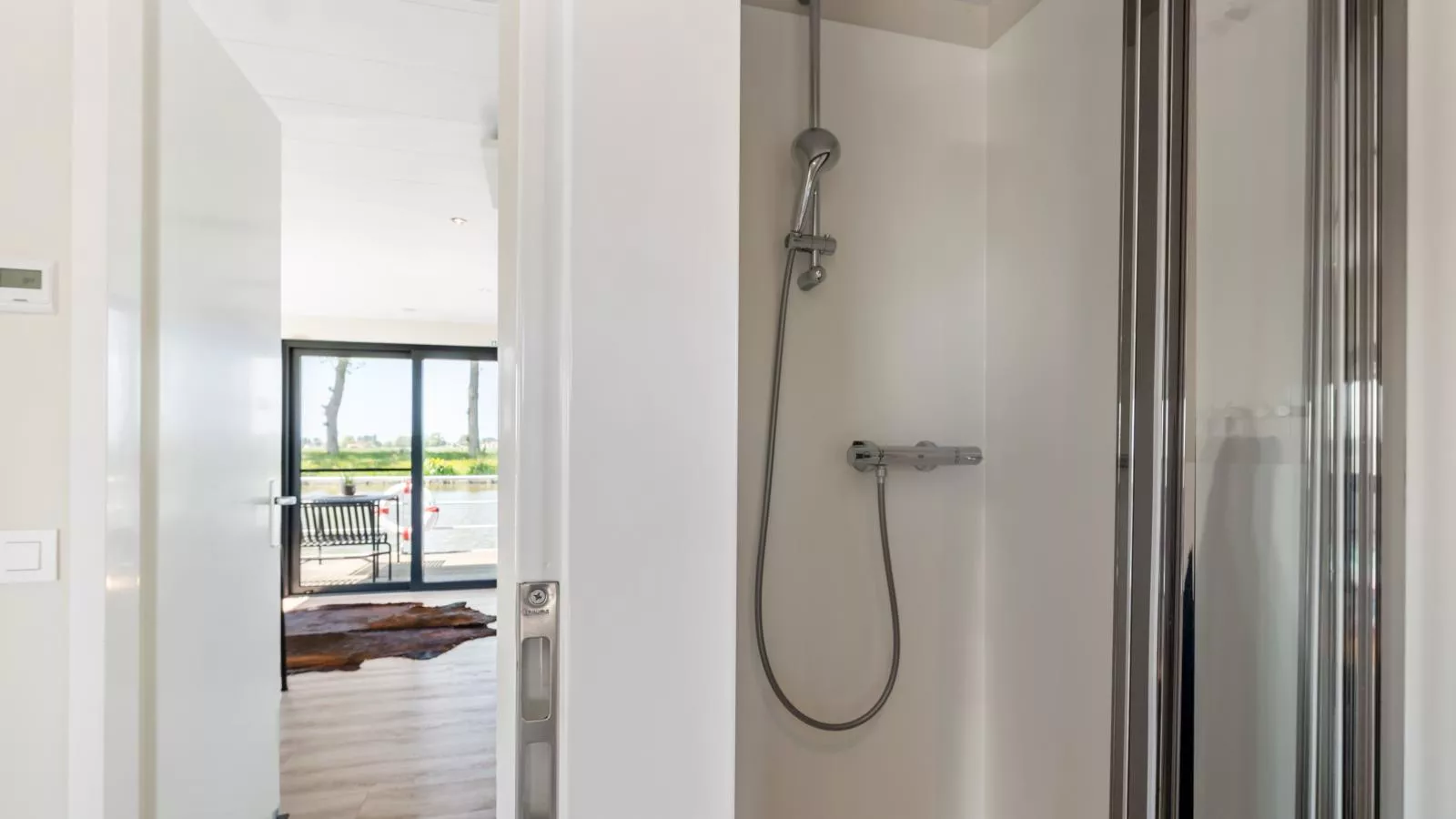 Aldebaran-Bathroom