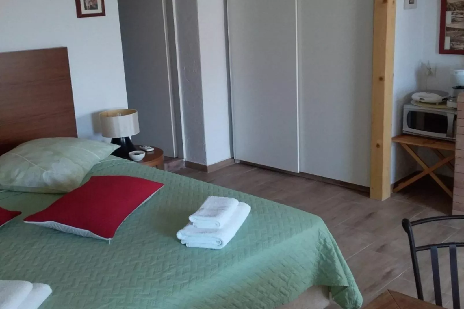 Apartment Mir - Studio Apartment with Garden View-Chambre