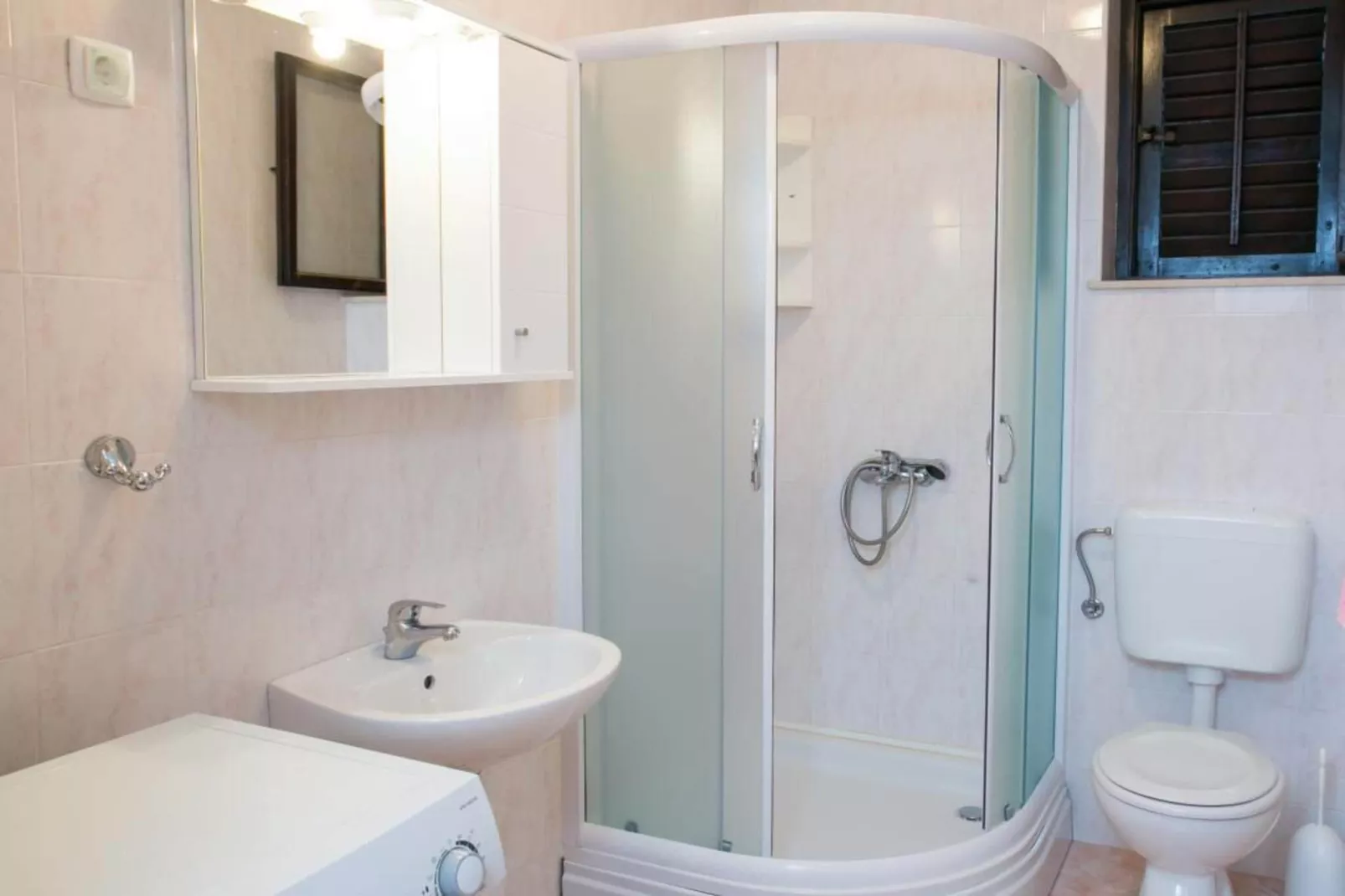 Guest House Old Town View- One Bedroom Apartment (3 Adults)-Bathroom