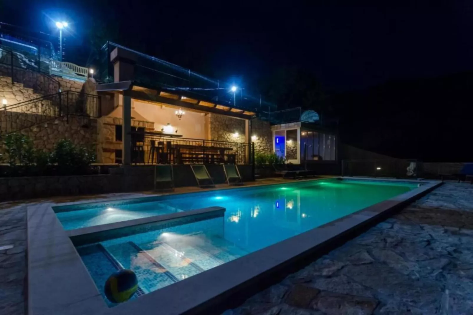 Villa Falcon Rook - Four-Bedroom Villa with Terrace and Swimming Pool-Swimming pool