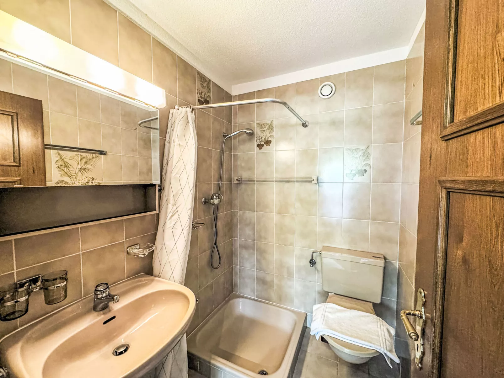 Apt. 33-1-Inside
