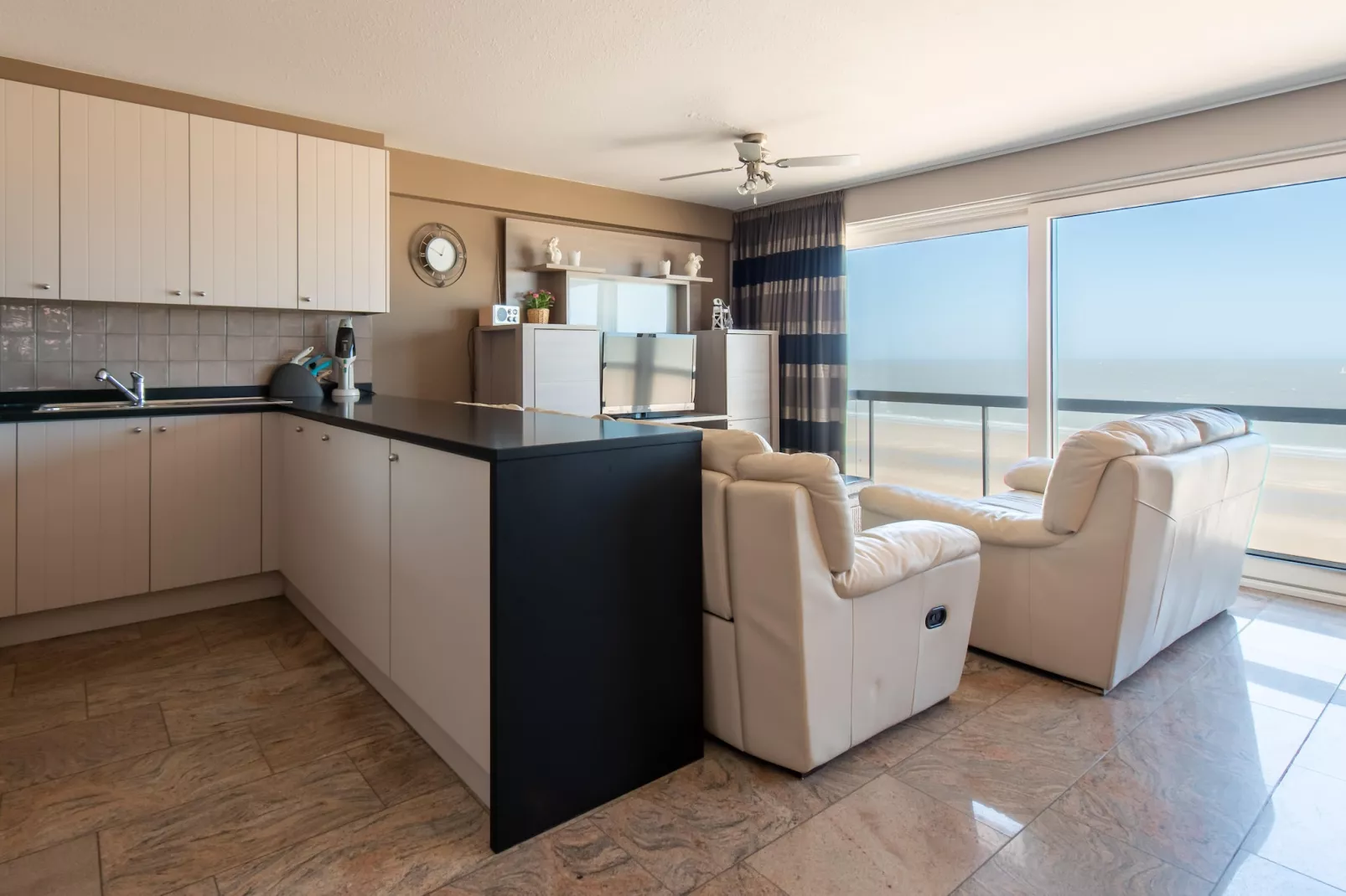 Belle Rive 0602-Living room