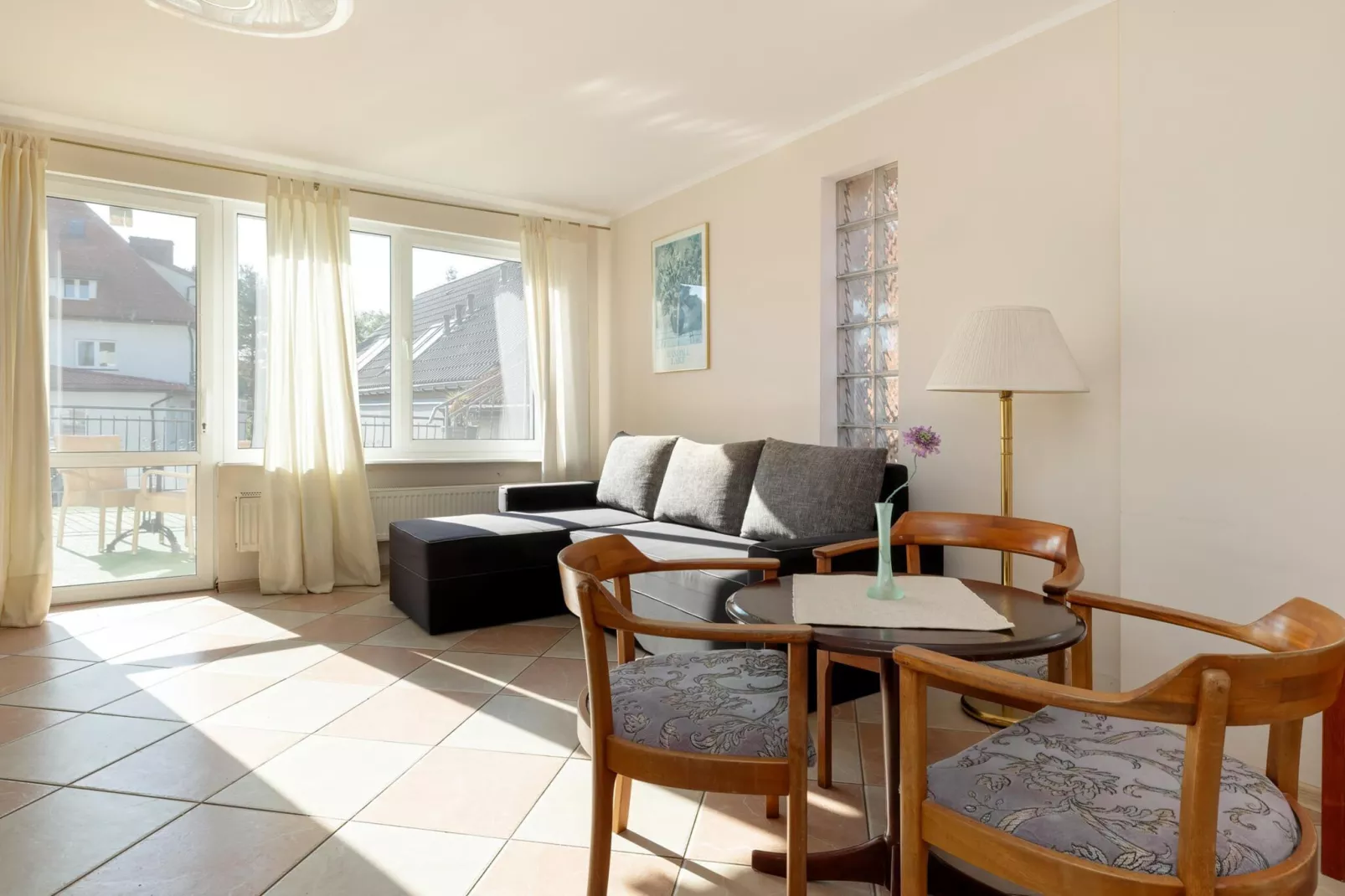 Studio wakacyjne nr 8 dla 4 osób ze śniadaniami Rewal-Wohnzimmer