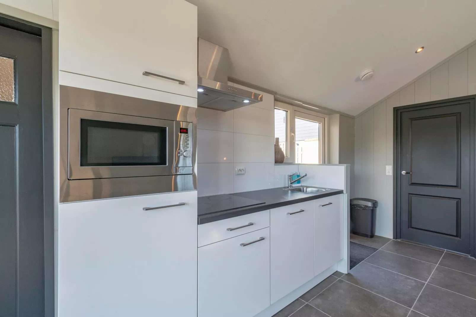 Strandhuis 't Koepeltje-Kitchen