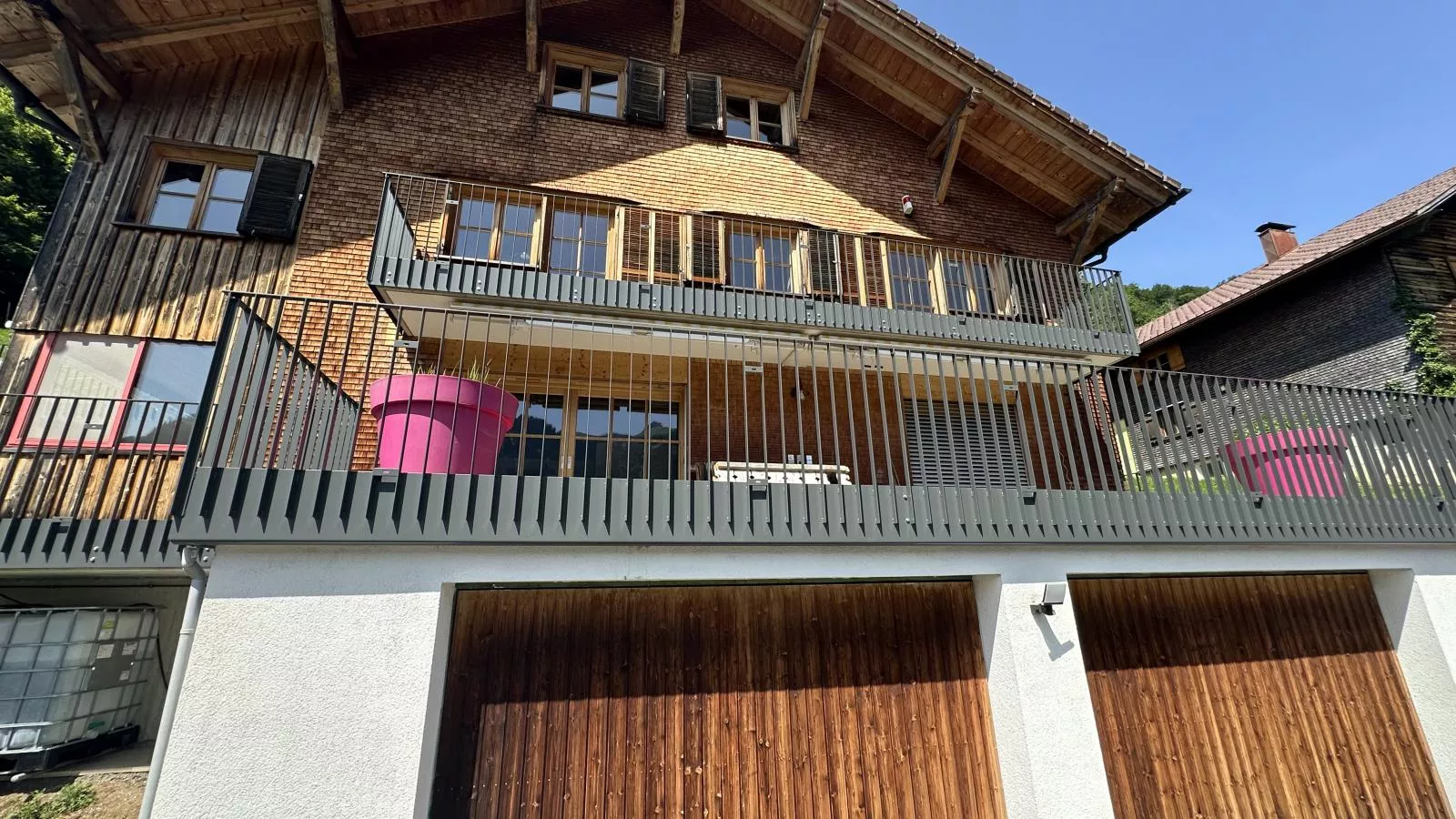 Schwarzmann-Exterior in summer