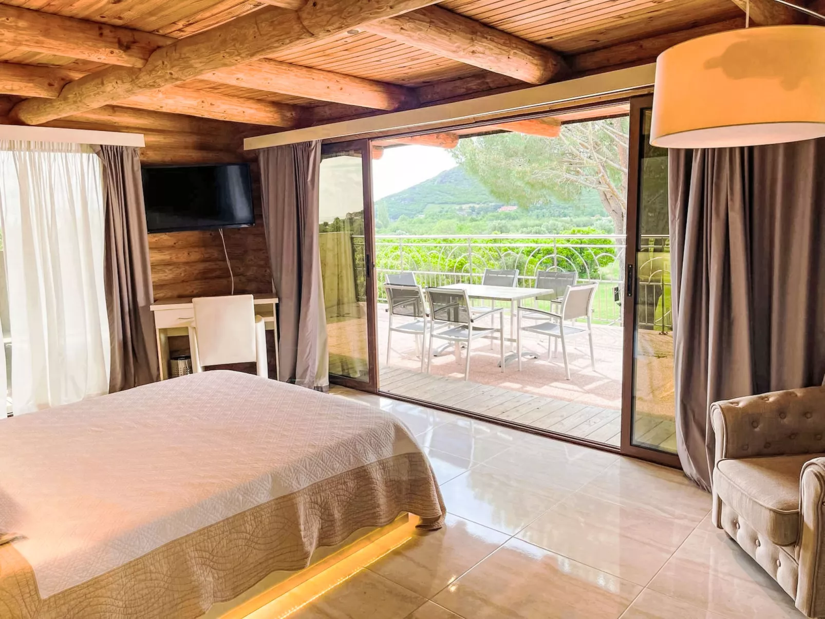 Chalet Double-Inside