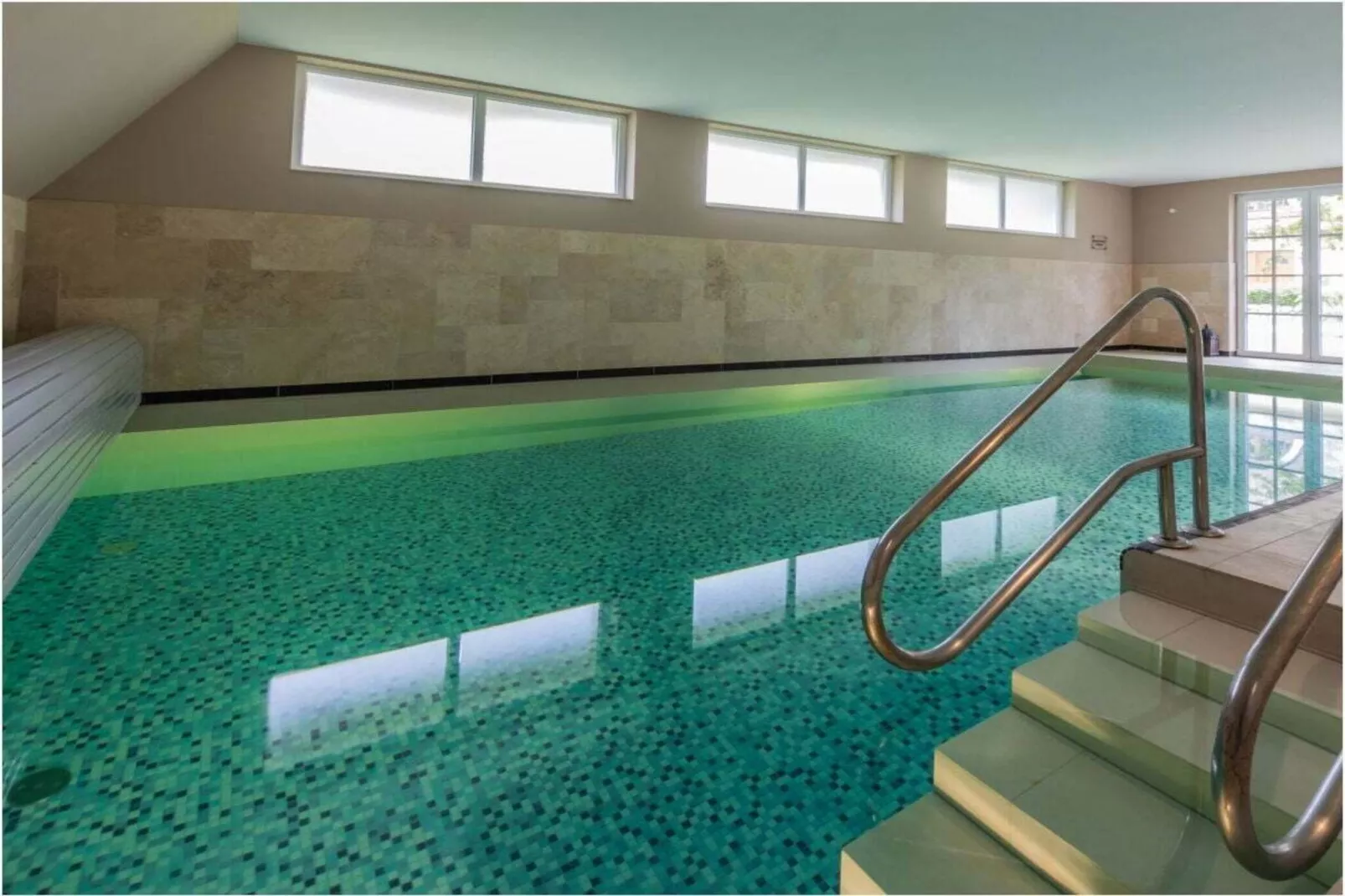 404321-Swimming pool