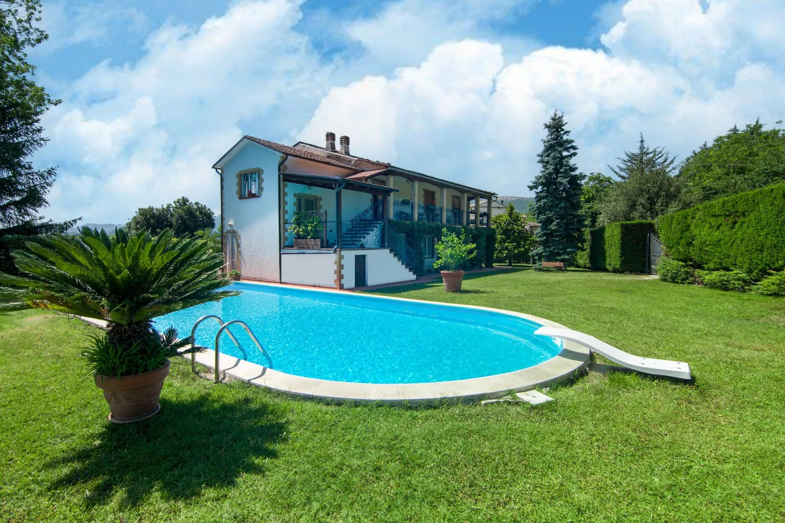 Apartamento Giardino-Schwimmbad