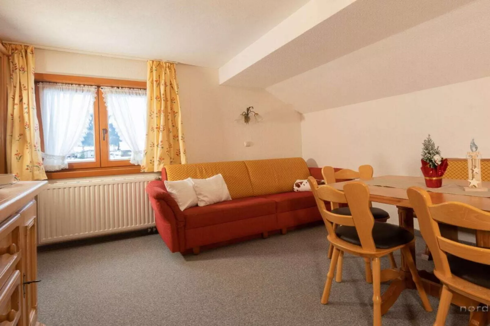 529731-Living room