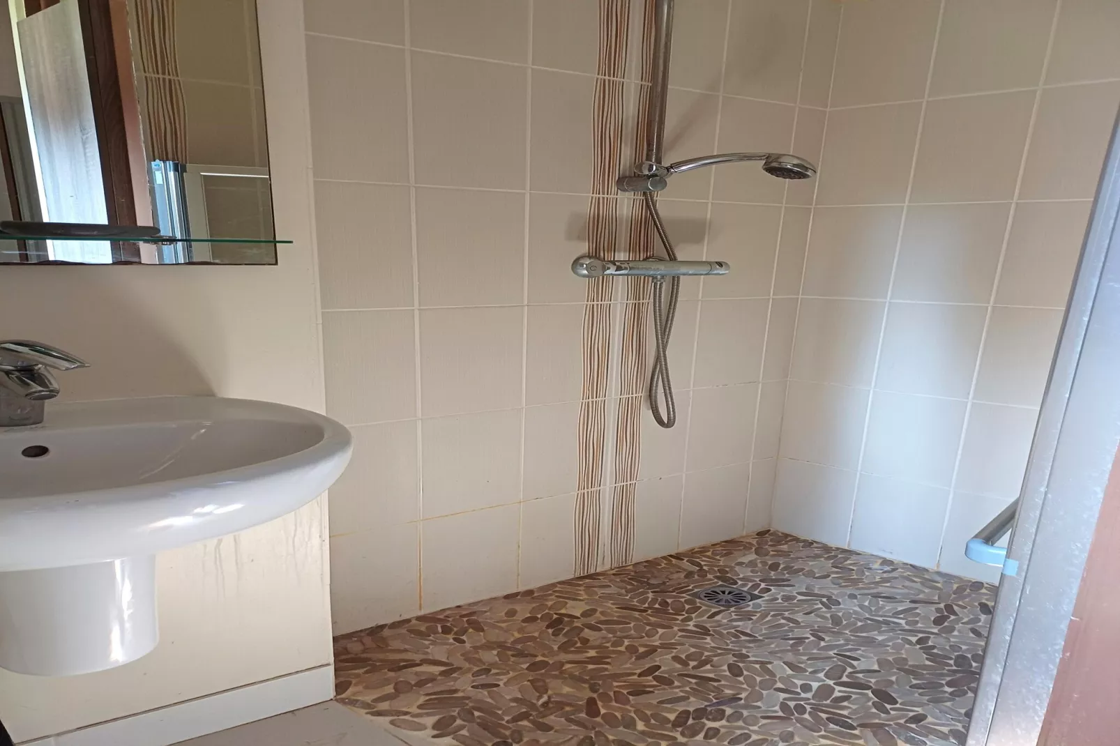 Maison de vacances avec jardin Surzur-Bathroom