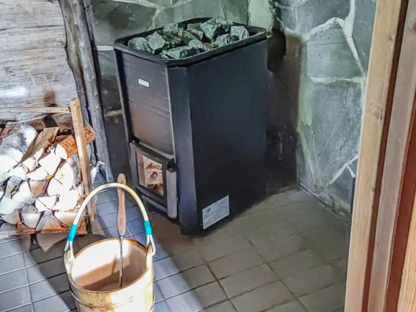 Salmentieva 2-Dedans