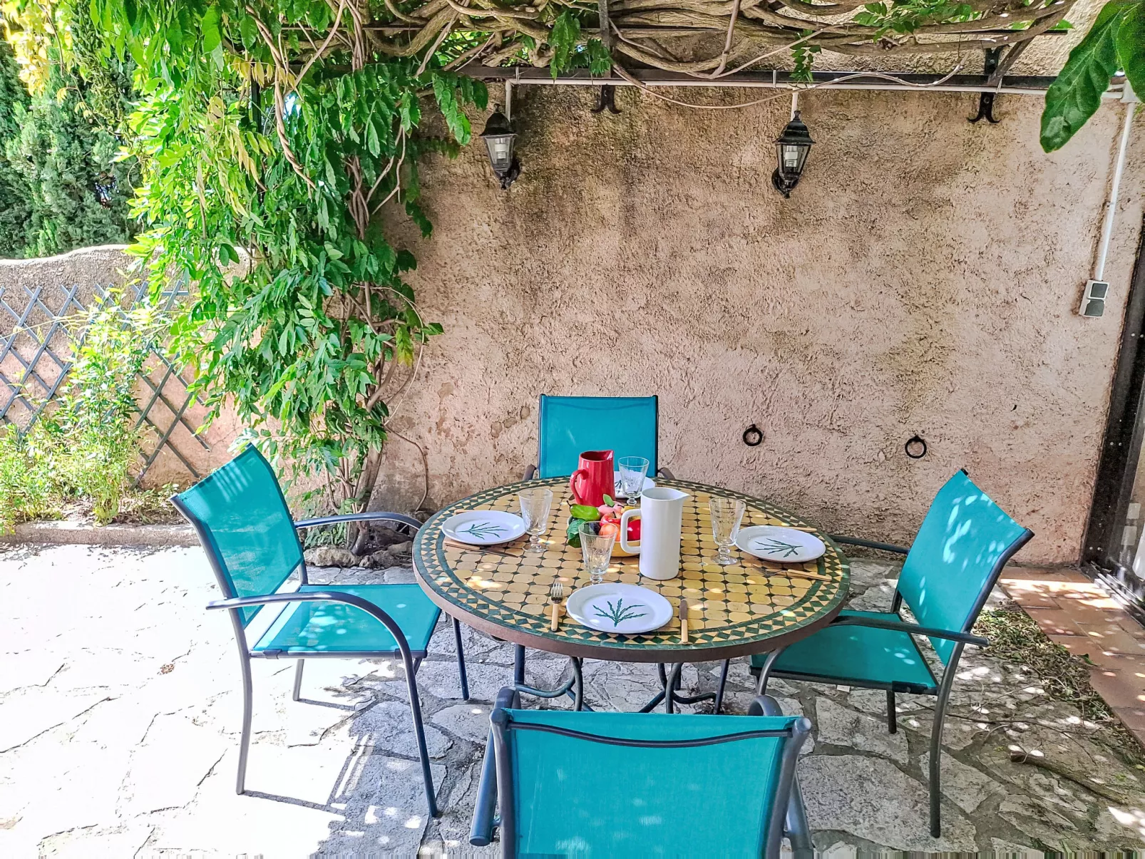 La Coustelline-Outside