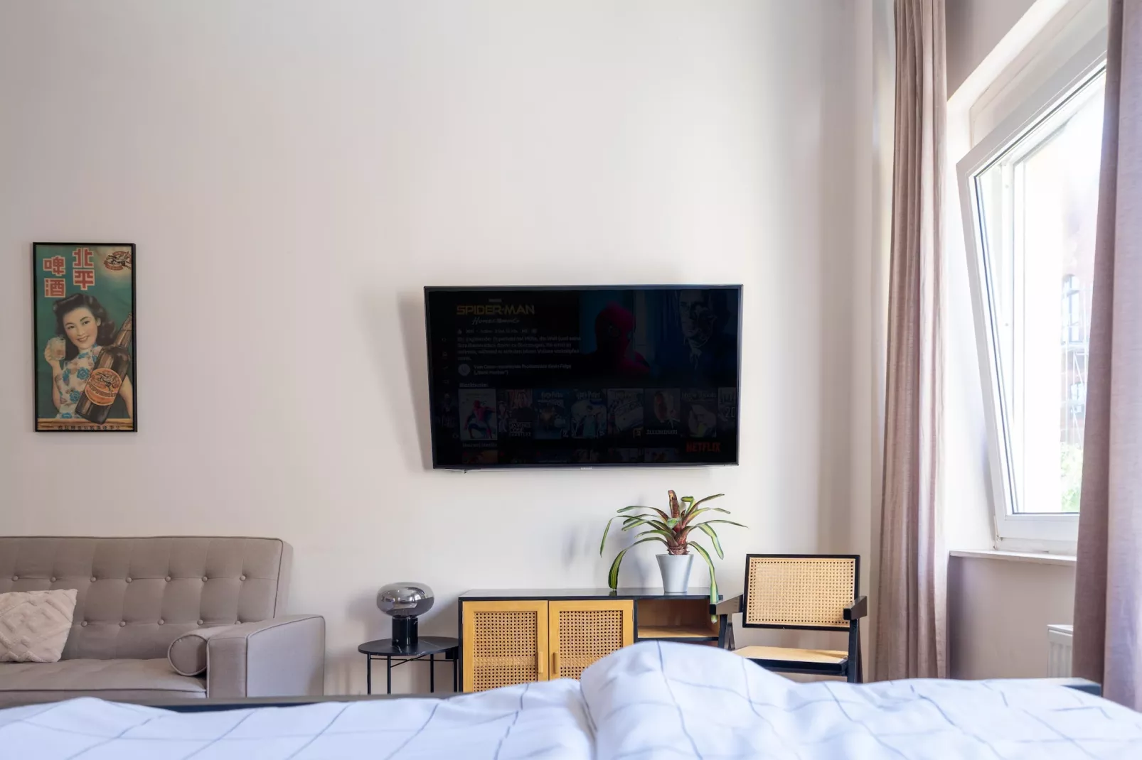 Deluxe Suite-Living room
