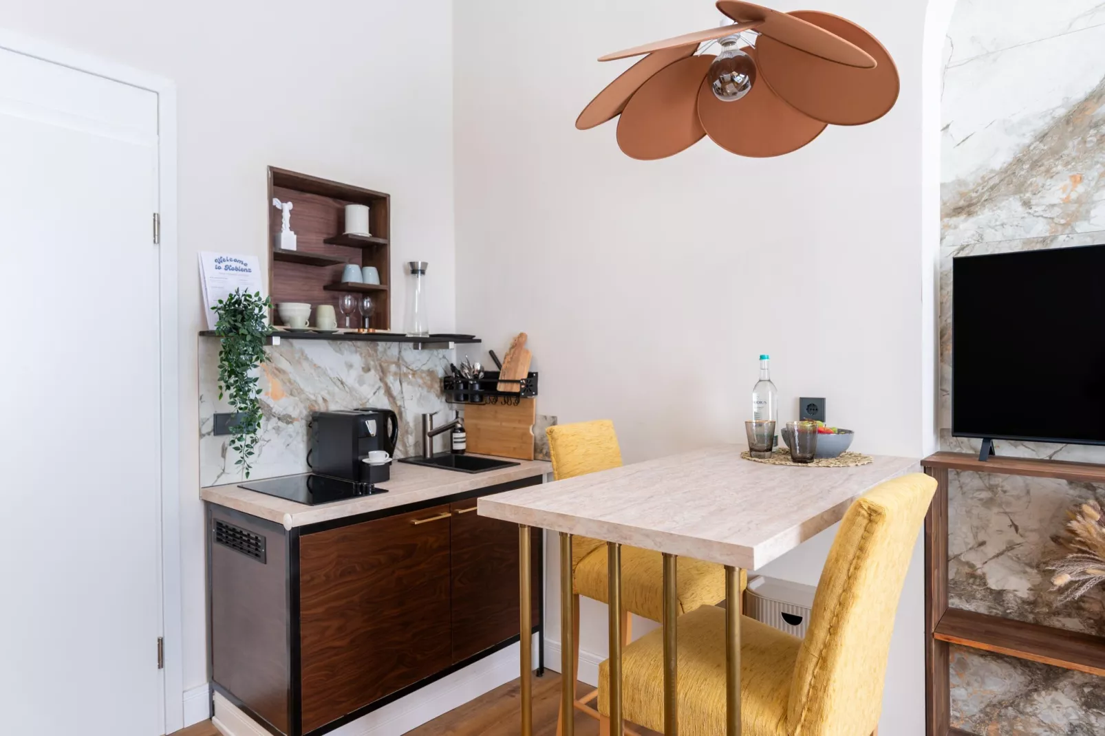 Modern Stay Deluxe Family Suite-Cuisine