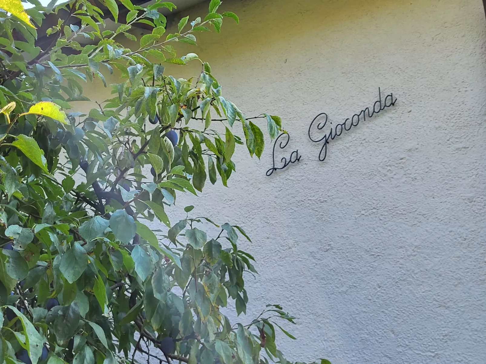 La Gioconda-Outside