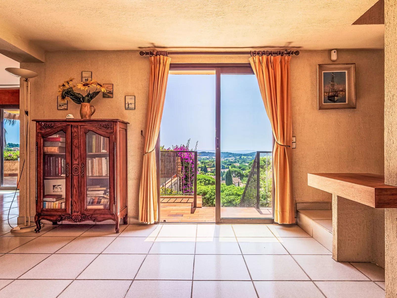 Maison Heliosa-Inside
