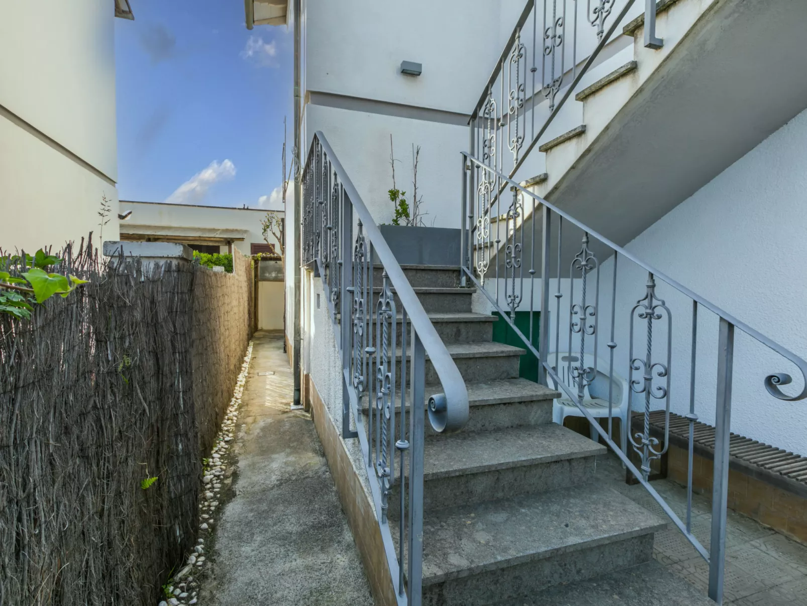 Apt Via Toselli-Outside