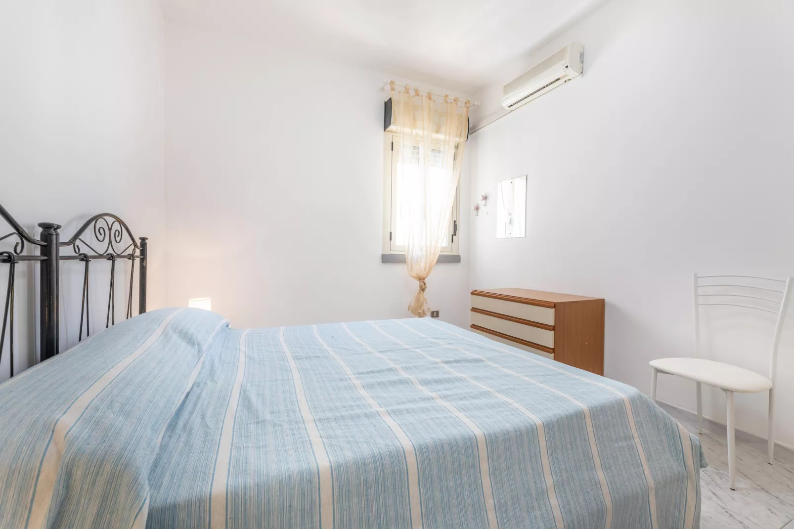 RB31-Bedroom