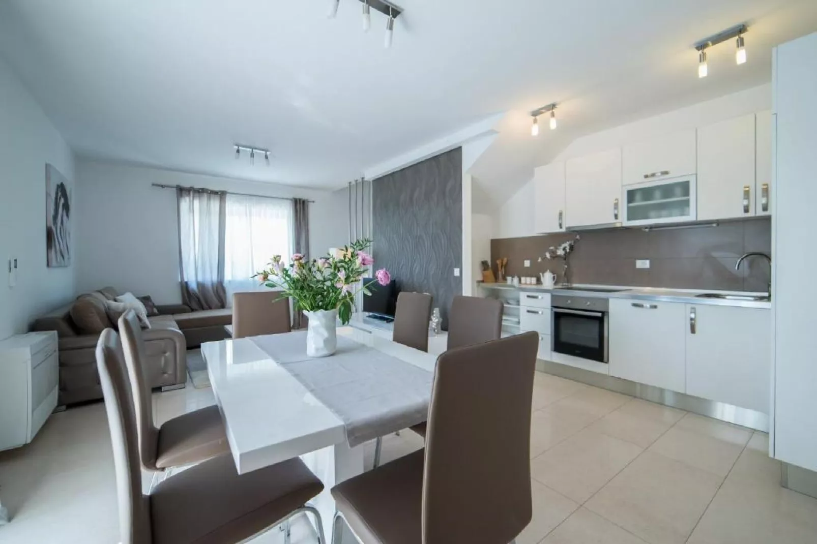 Villa Anita - Five Bedroom Villa with Swimming pool-Dining room
