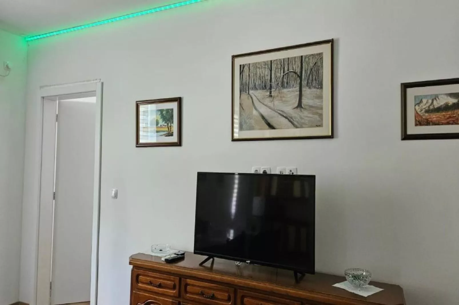 Apartment Gracac - Two Bedroom Apartment with Terrace-Wohnzimmer