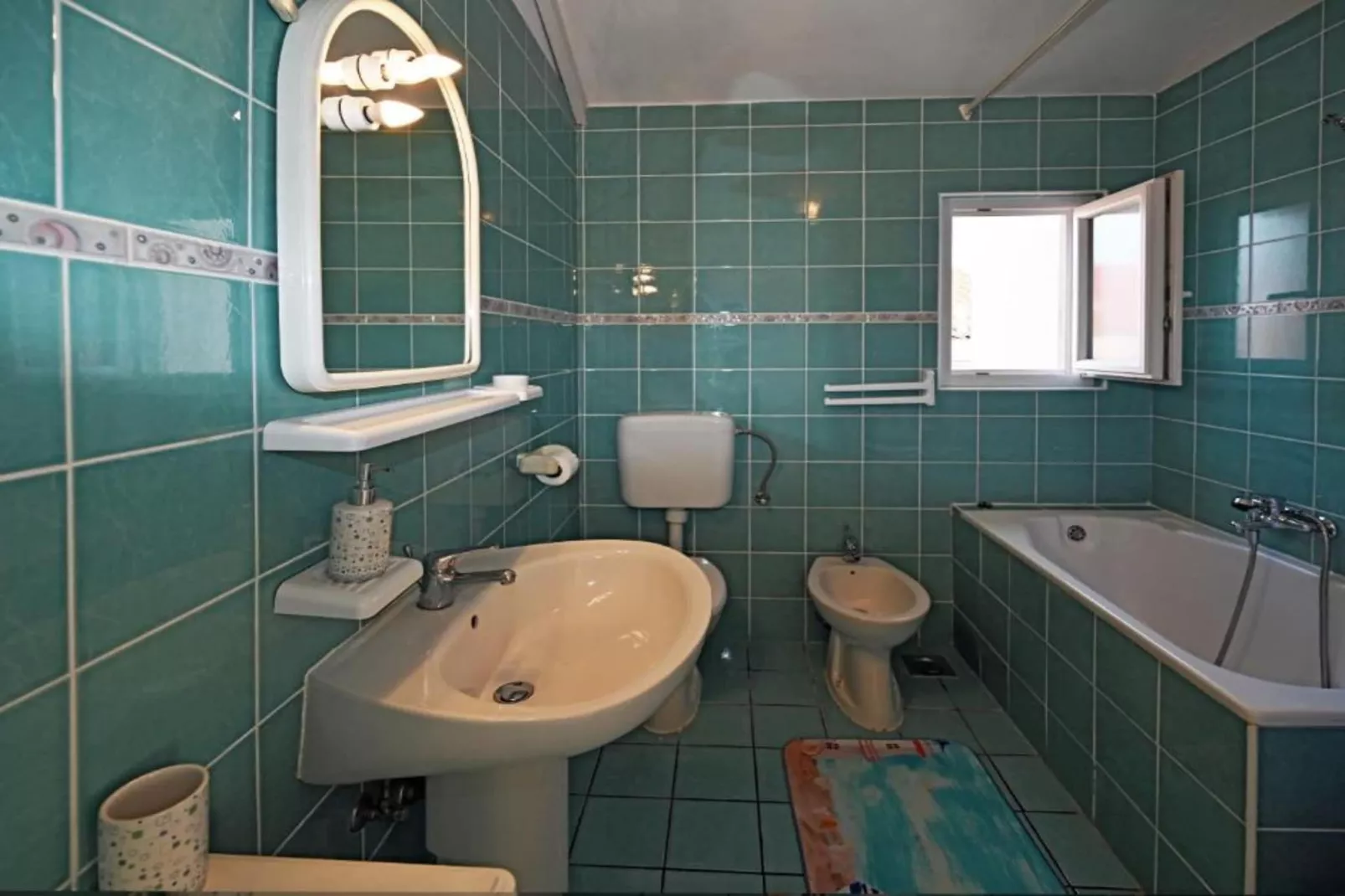 Apartments Mihovilović - 50 m from beach - Superior Two Bedroom Apartment with Balcony and Sea View (A3)-Salle de bain