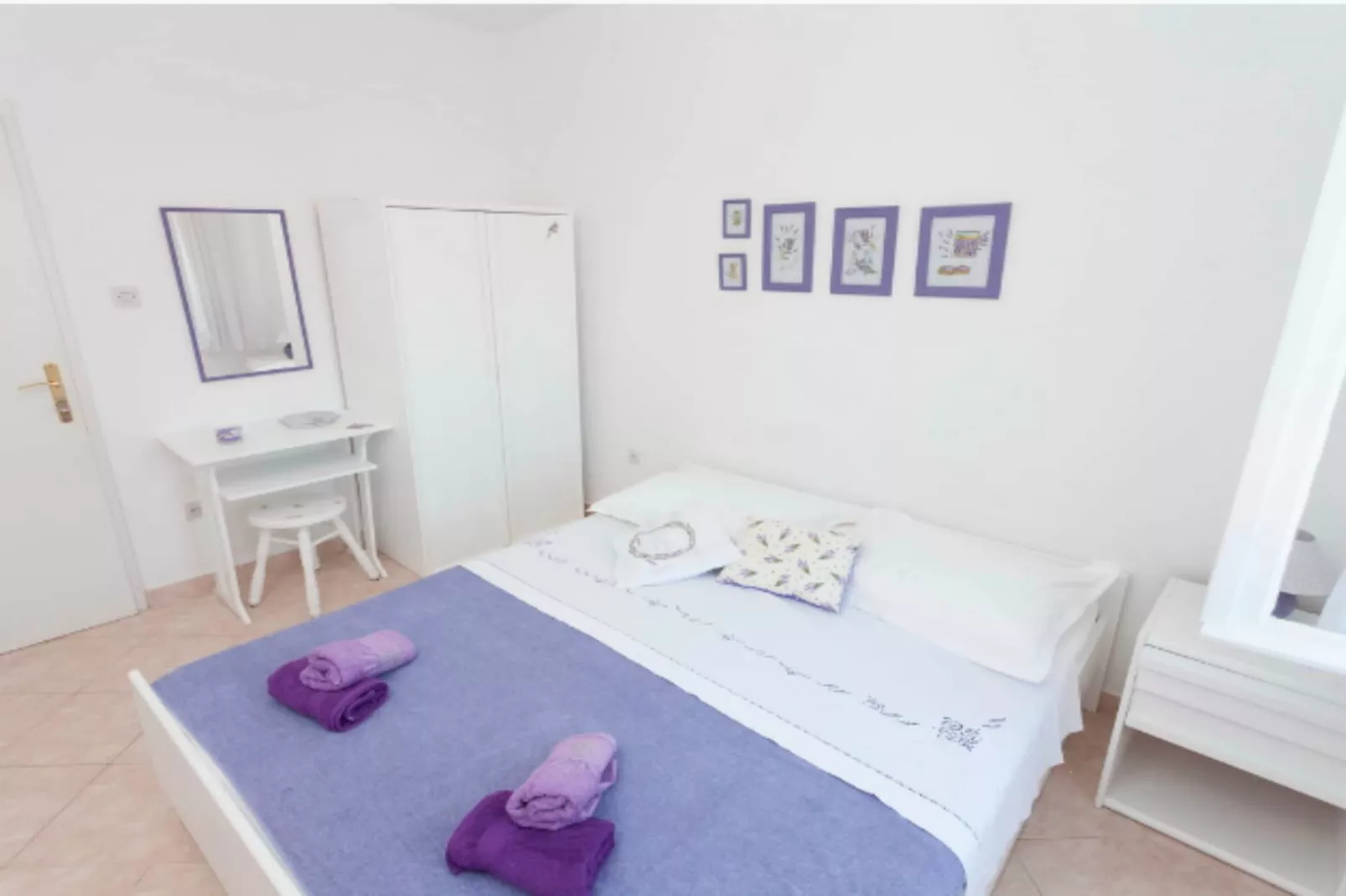 Apartments Lily - Three Bedroom Apartment with Terrace and Sea View-Schlafzimmer