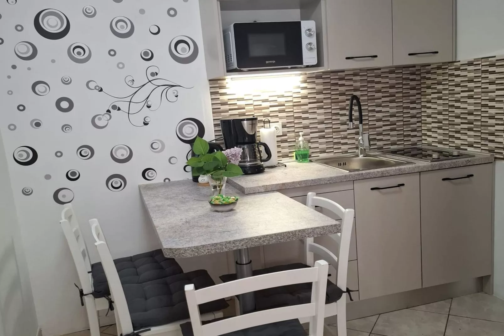 Apartments Luka & Leona - Two Bedroom Apartment with Balcony Luka-Esszimmer