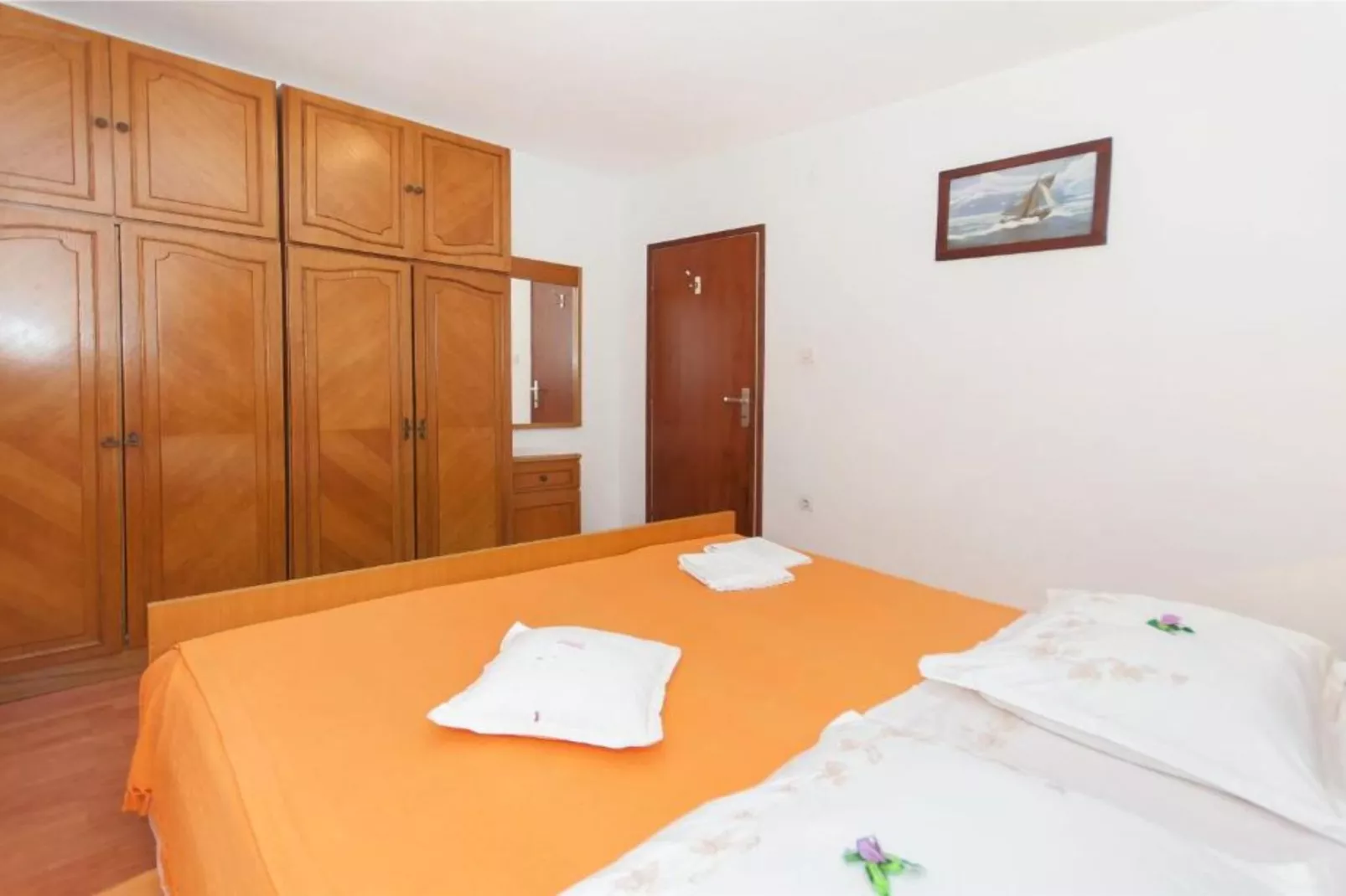 Two Bedroom Apartment-Chambre