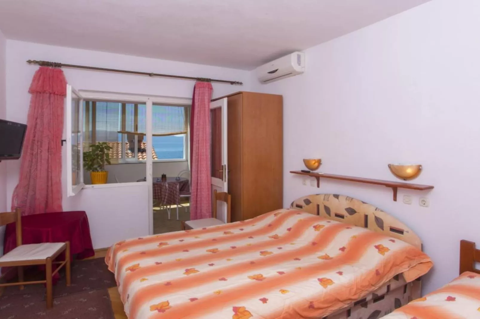 Triple Room with Private Balcony (A3)-Schlafzimmer