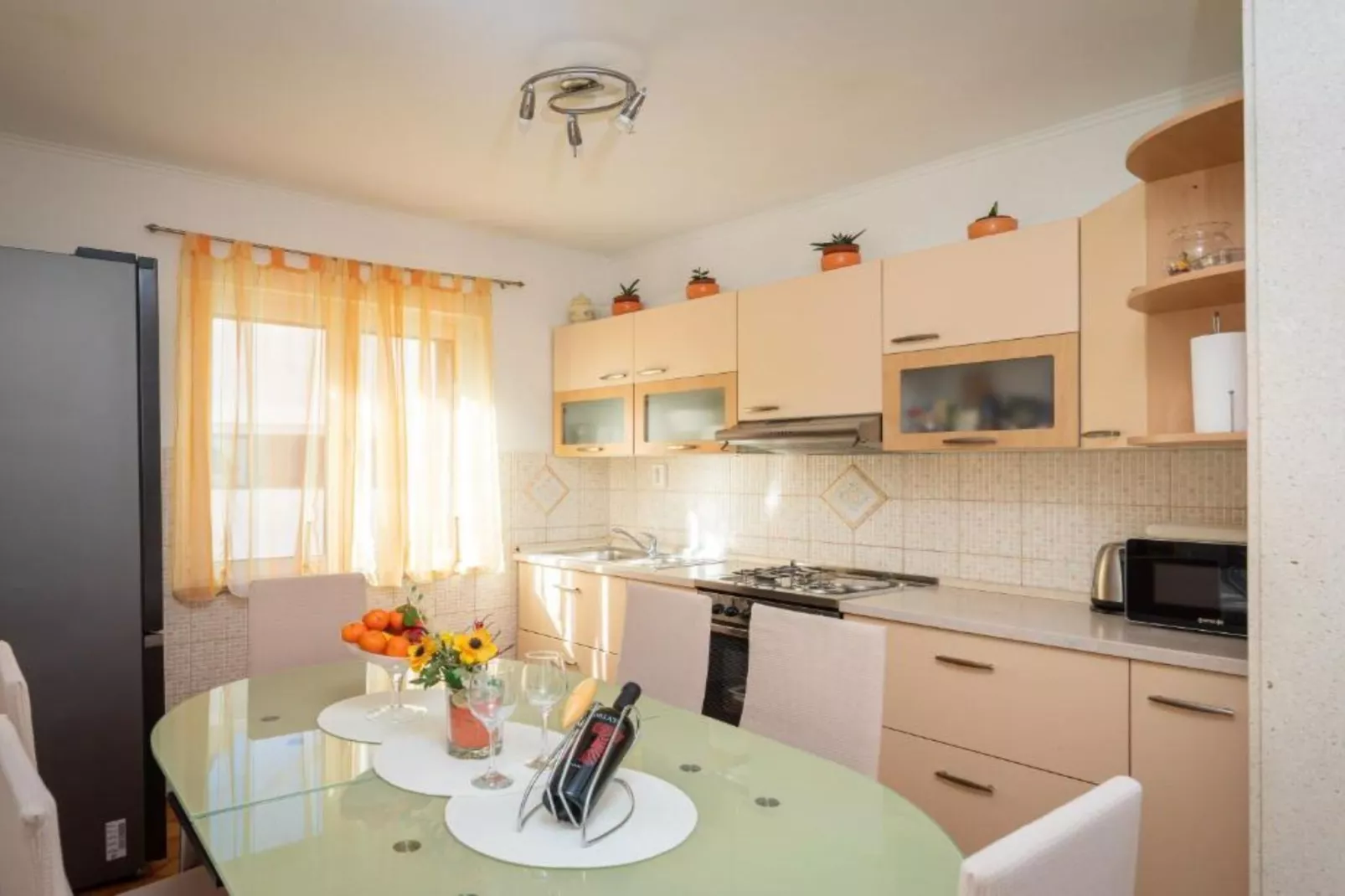 Omis River & Sea Escape - One Bedroom Apartment with Balcony and Sea View-Küche