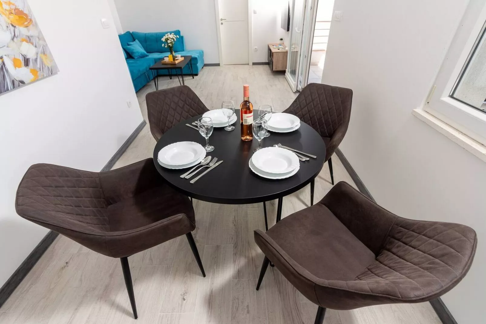 Modern Apartments with Private Balcony - One Bedroom Apartment (Owner S1)-Salle à manger