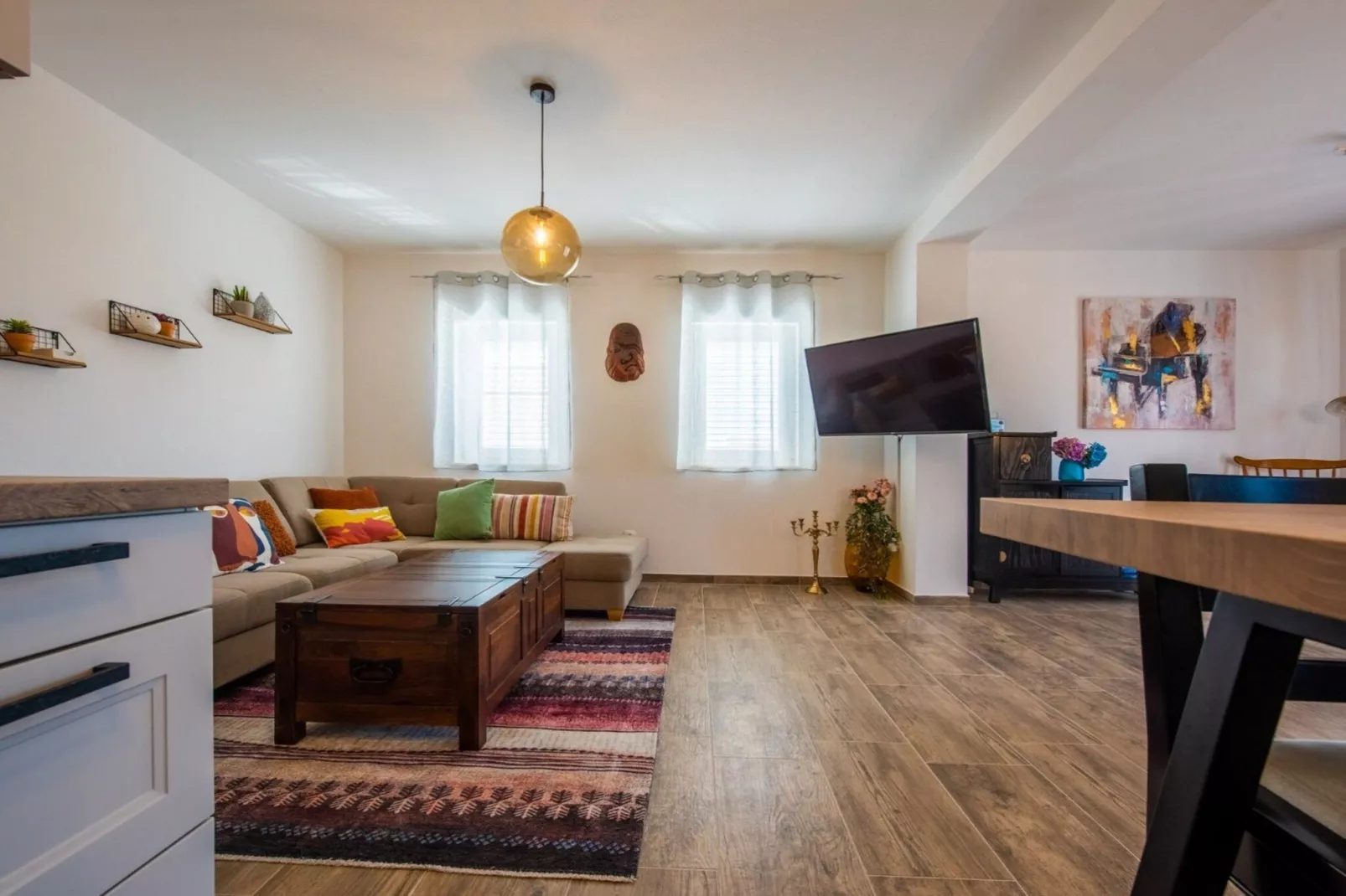 Charming and Tranquil Kastel Gomilica Apartment with Balcony and Patio - Three Bedroom Apartment-Wohnzimmer