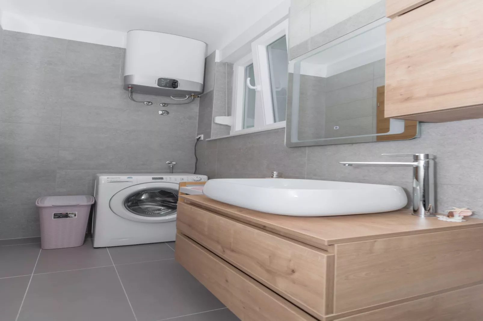 Apartment Ivan - Two Badroom Apartment with Hot Tob-Badezimmer