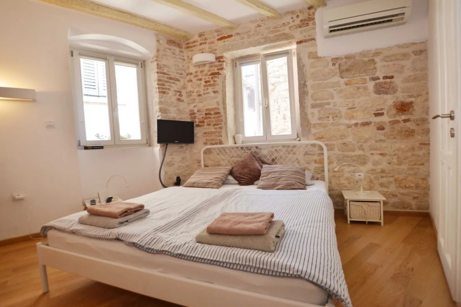 Modern and Cozy Rovinj Old Town Apartments - Classic Studio Apartment (owner Lavanda)-Bedroom