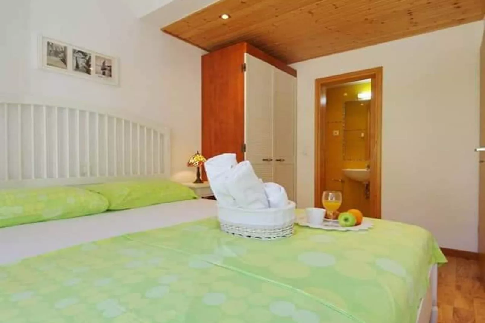 Blissful Bay Apartments Vrboska - Classic Two Bedroom Apartment with Terrace (owner Lavanda)-Bedroom