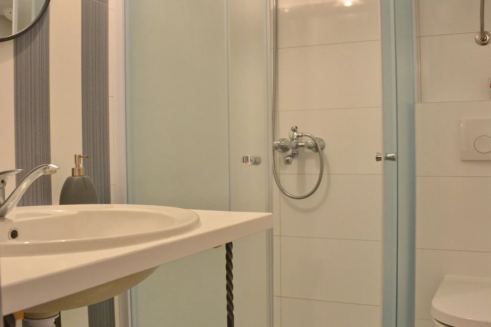 Blissful Bay Apartments Vrboska - Studio with Terrace (owner Ruzmarin)-Bathroom