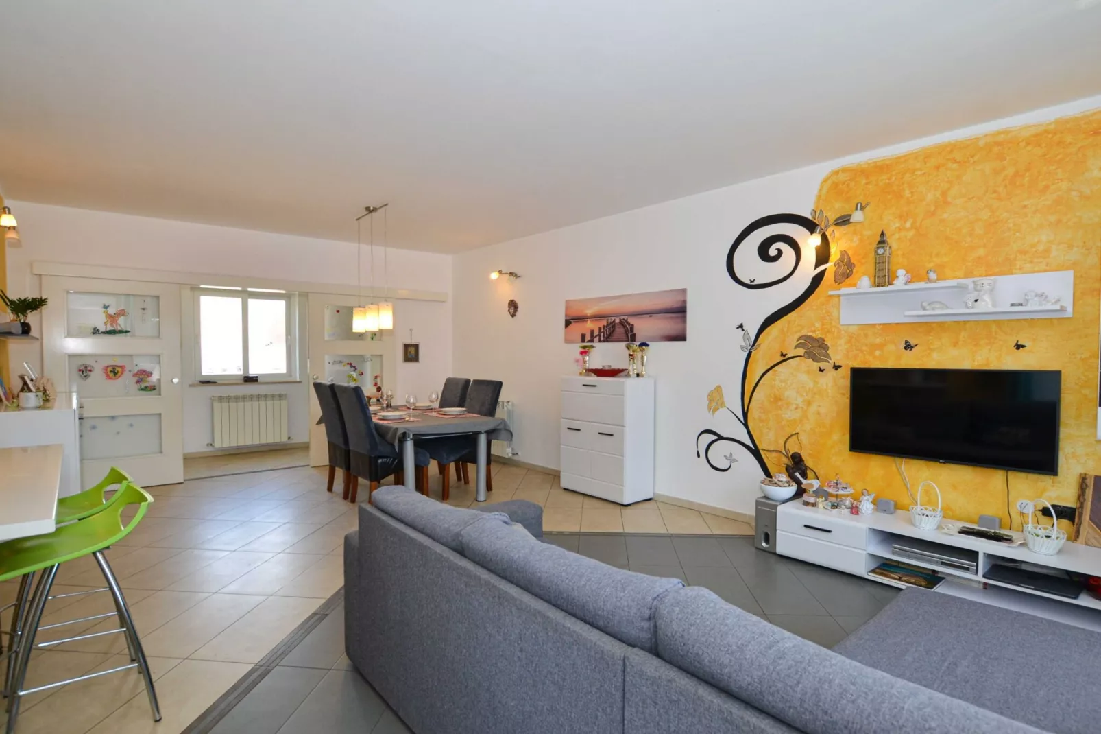 Radovani Peaceful and Serene Apartment with Terrace - Two Bedroom Apartment with Terrace-Living room