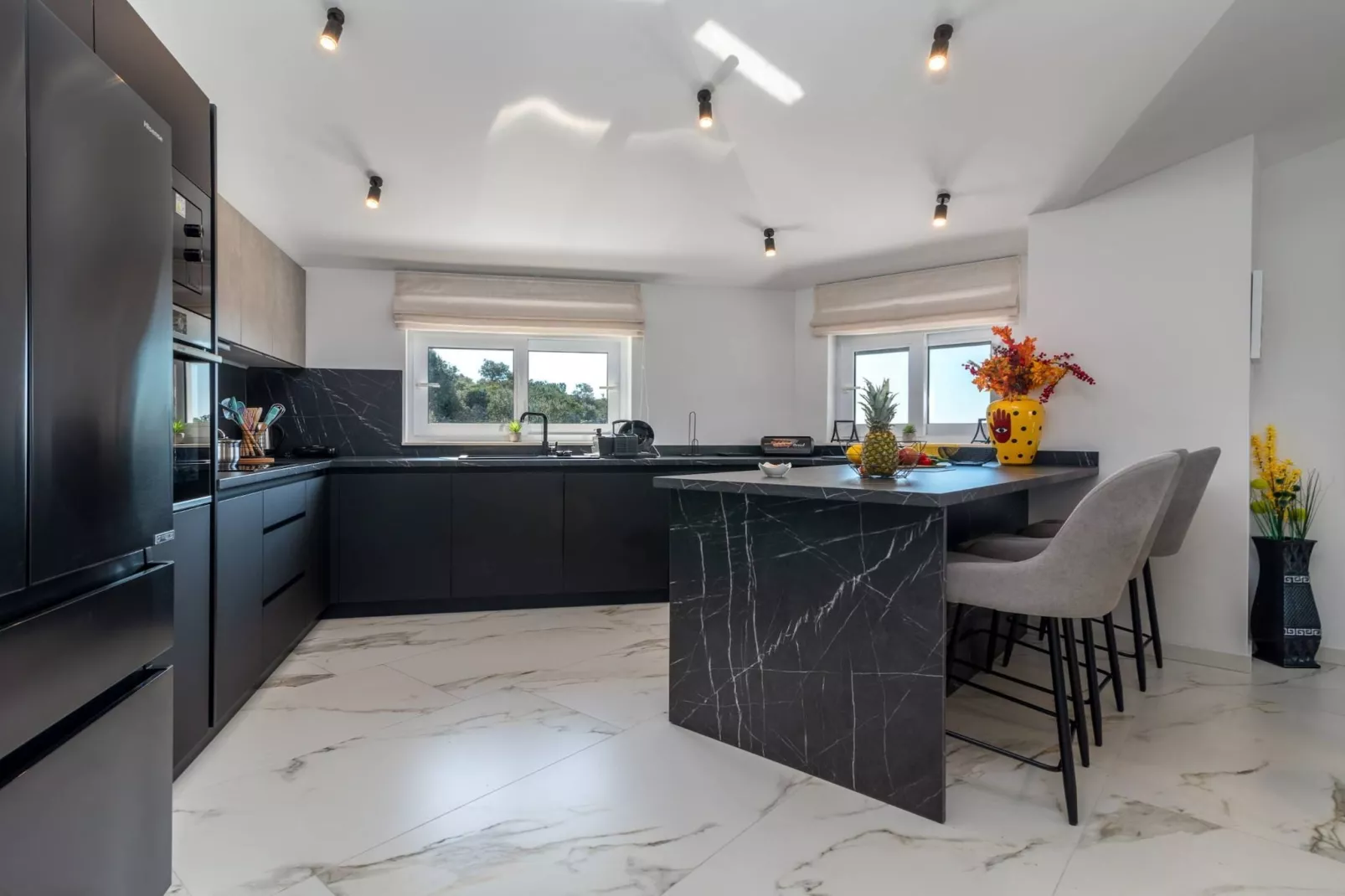 Luminous Infinity Villa with Pool and Gym - Six Bedroom Villa with Pool-Küche