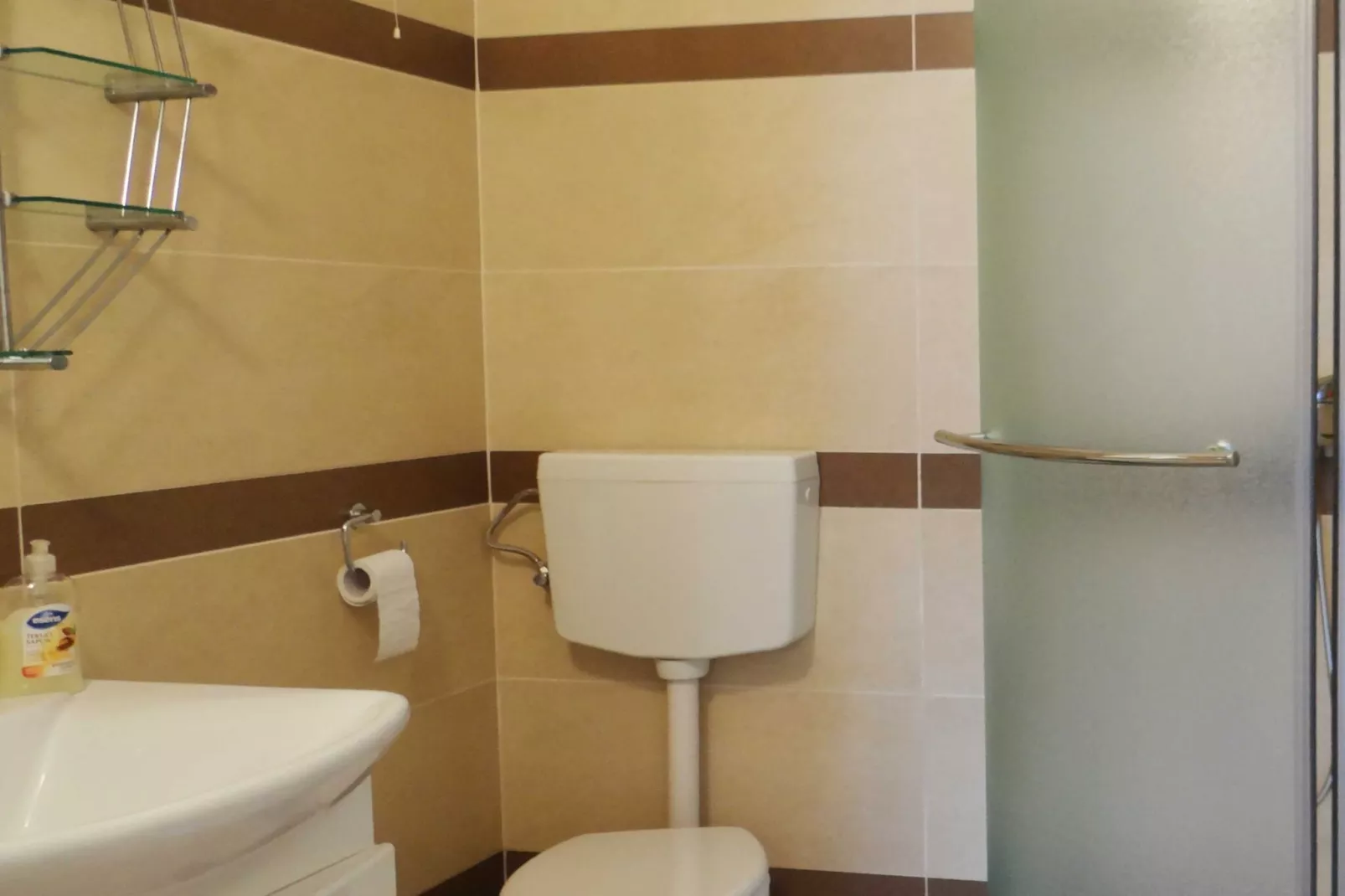 Bright Krk Apartment with Balcony and Beach Proximity - One Bedroom Apartment-Badezimmer