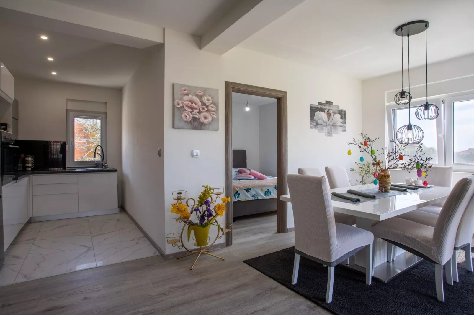 Trendy and Chic Apartment with Terrace and Private Garden - One Bedroom Apartment-Dining room