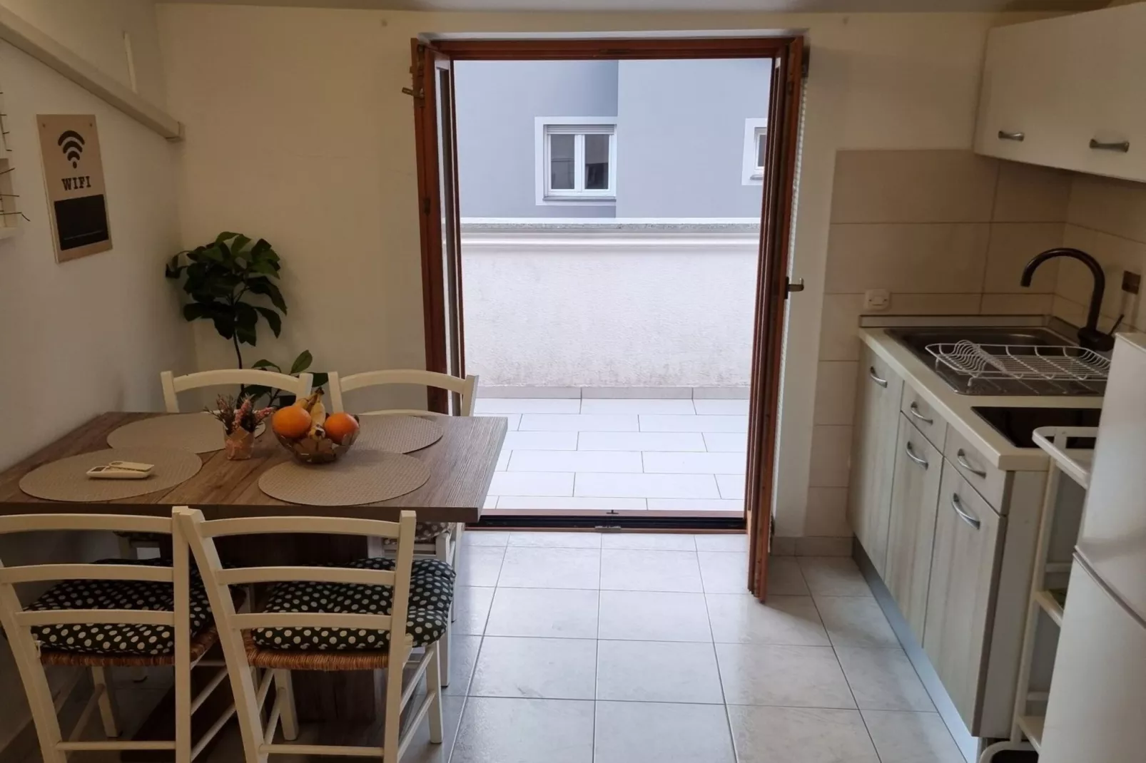 Modern and Bright Fazana Apartment with Balcony and Sea View - One Bedroom Apartment with Balcony and Sea View-Cuisine