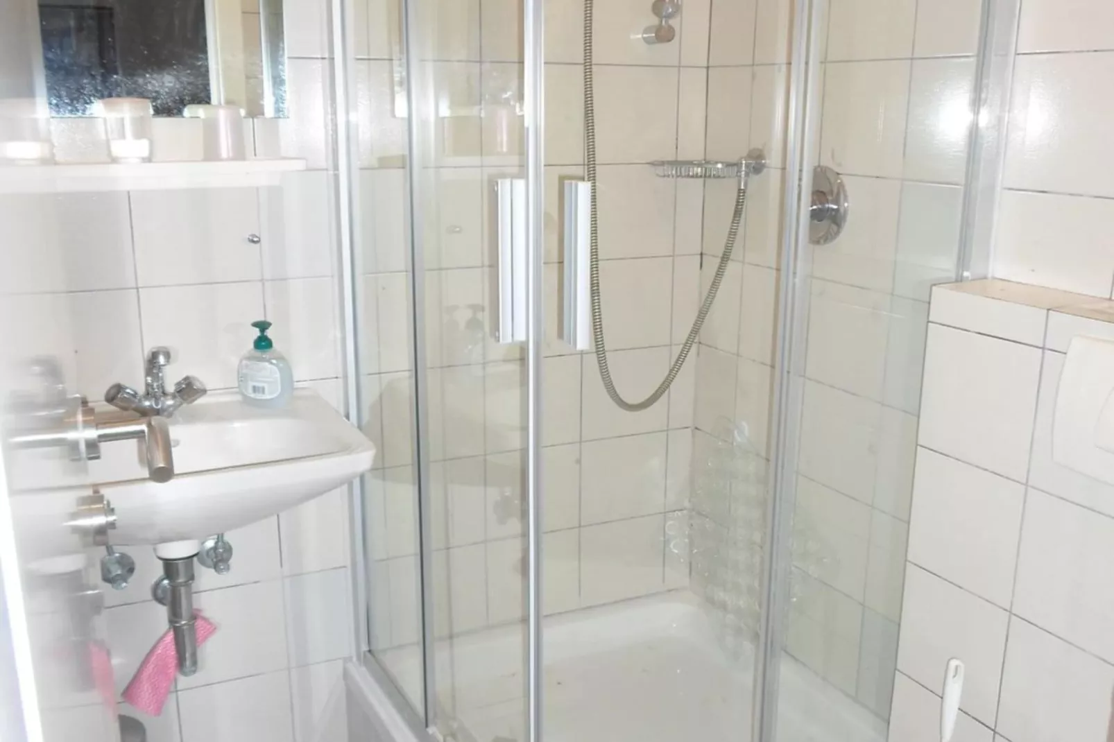 Studio Apartment (Kata 2)-Bathroom