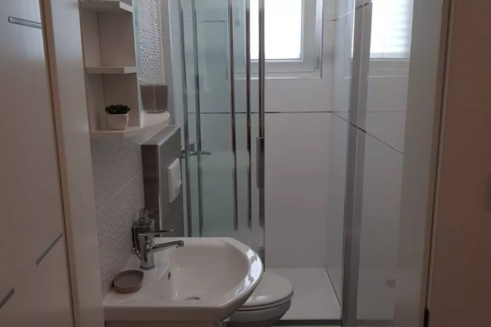 Two-Bedroom Apartment With Sea View-Bathroom