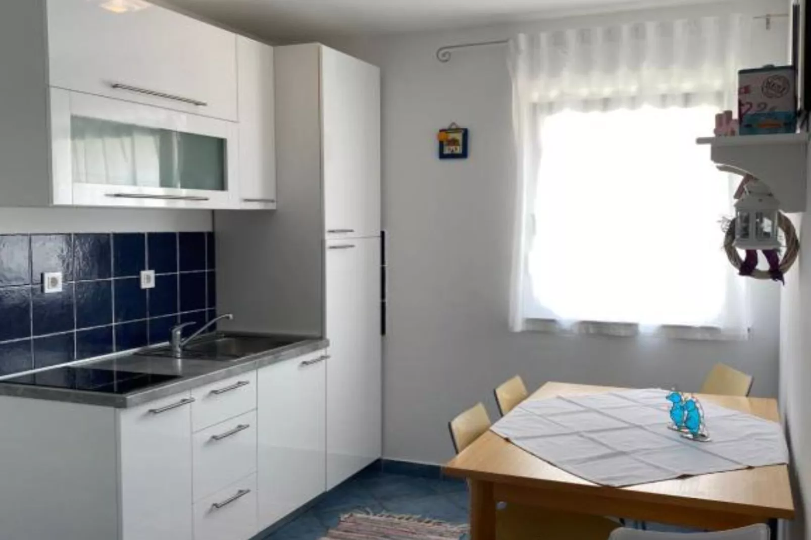 Apartments Lara Rab - One Bedroom Apartment with  Balcony-Küche